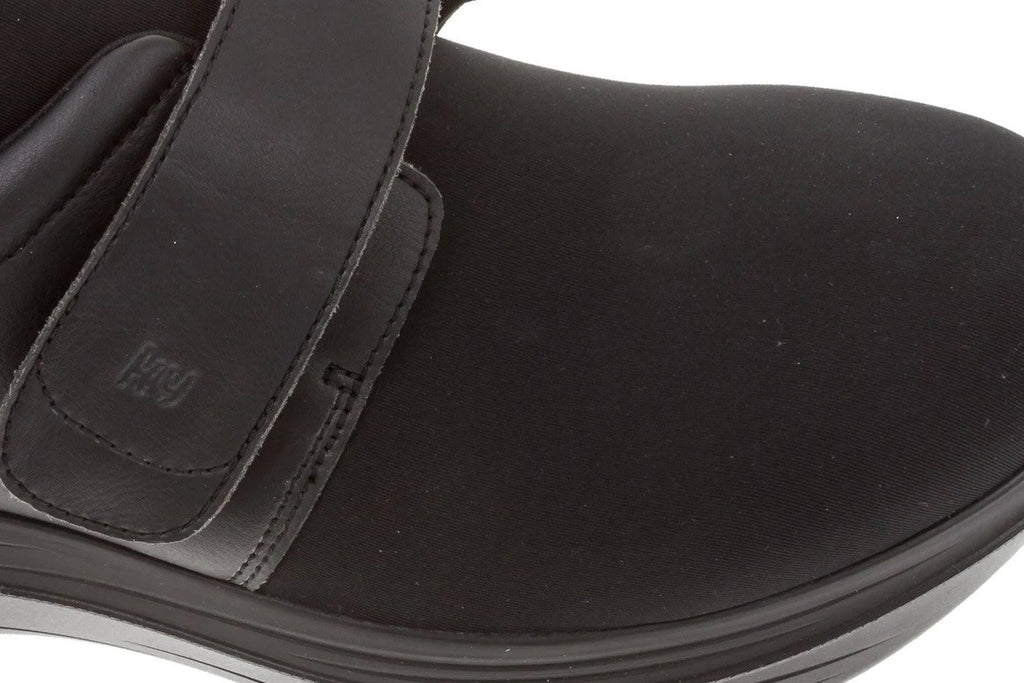 Black 11 E189489