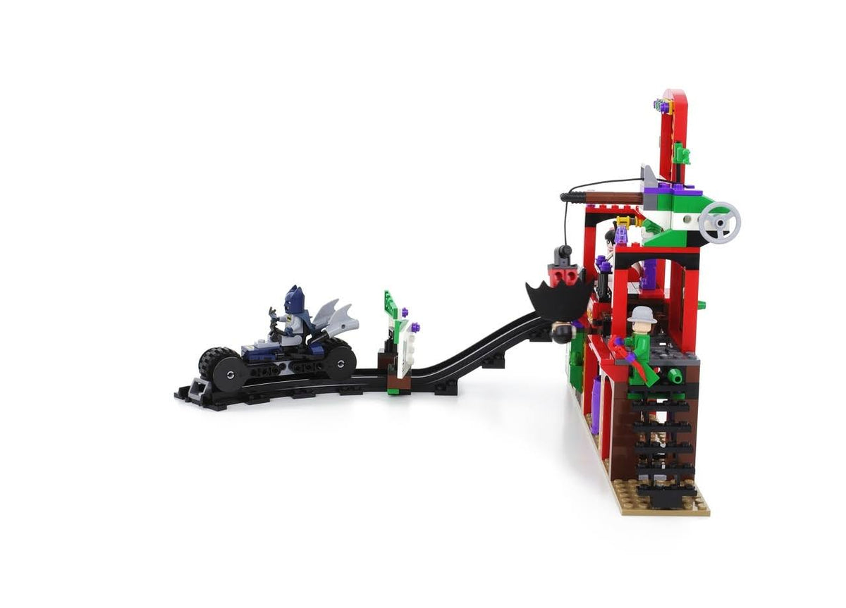 LEGO DC Comics Super Heroes 6857 - The Dynamic Duo Funhouse Escape Q462