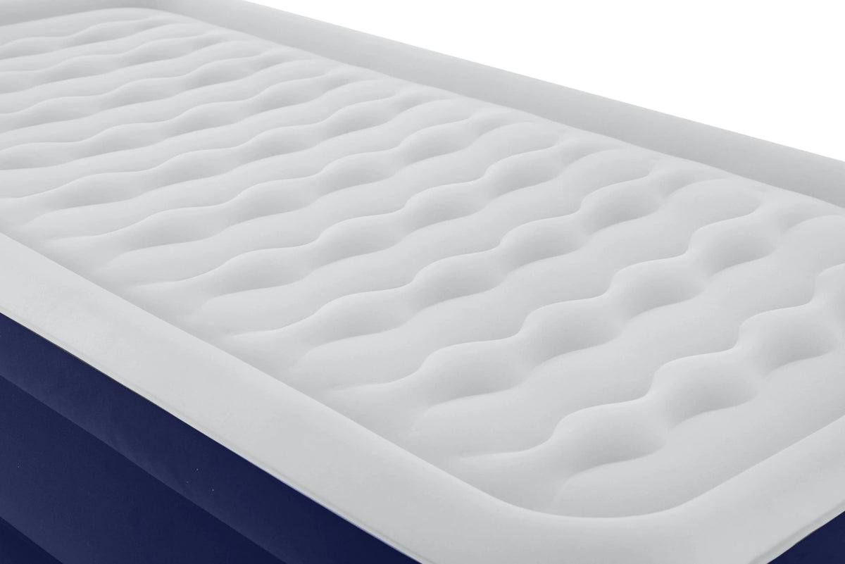 Twin Air Mattress with Built-in Pump O564815