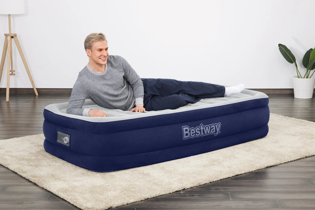Twin Air Mattress with Built-in Pump O564815