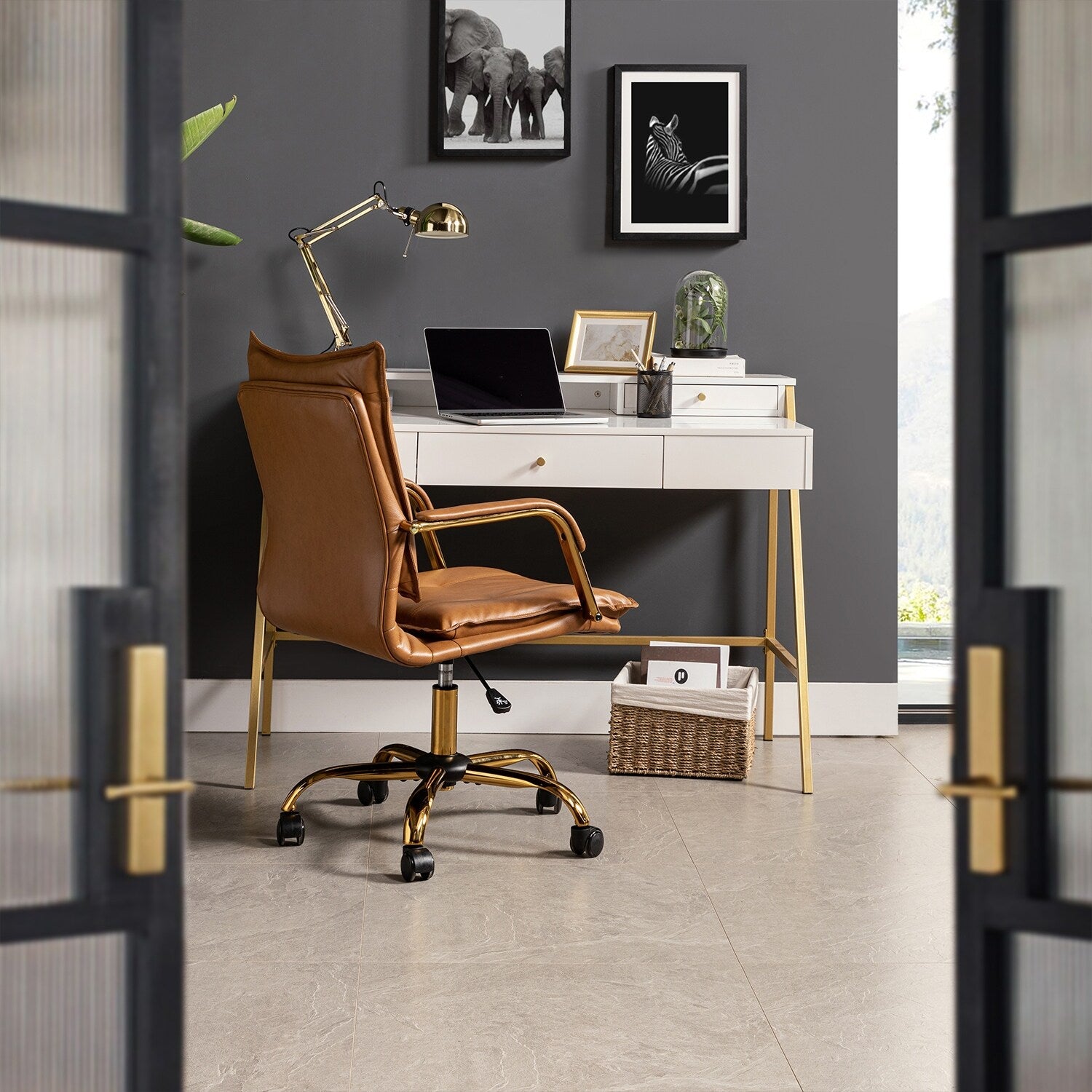 Faux Leather Swivel Office Desk Chair with Height-adjustable Z5287