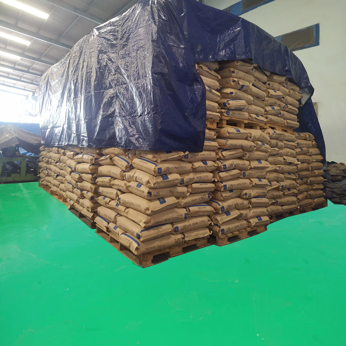 Medium-Duty PE Tarp, 24’ x 40’ R26295