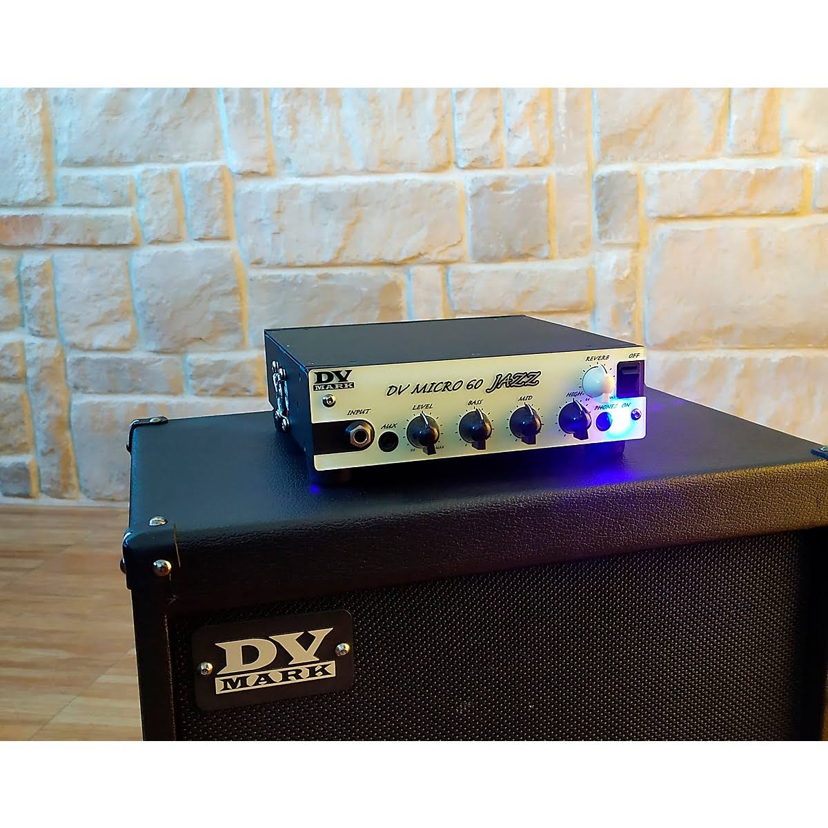 60W Guitar Amp Head Black and Beige E5037