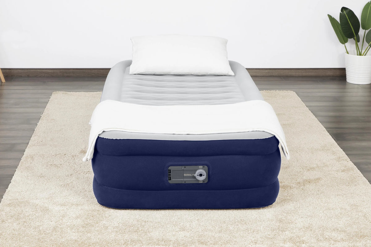 Twin Air Mattress with Built-in Pump O564815