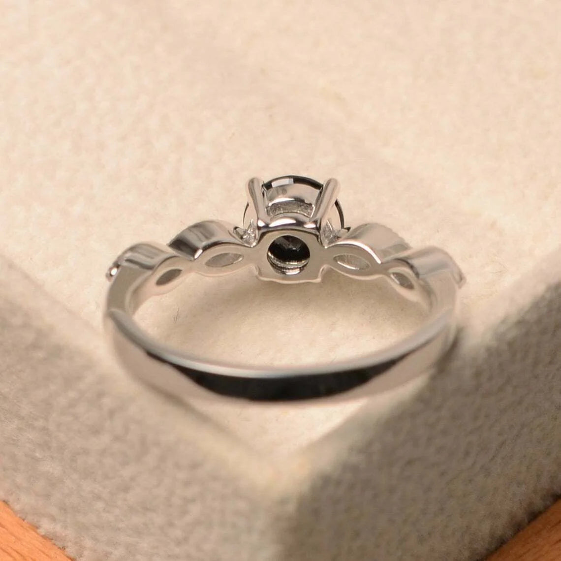 925 Sterling Silver Black Onyx Engagement Ring U7166